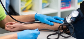 Student measures blood pressure